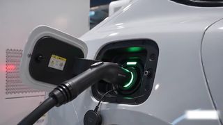 Устойчивая высокая мощность, обеспечиваемая системой жидкого охлаждения с полным покрытием